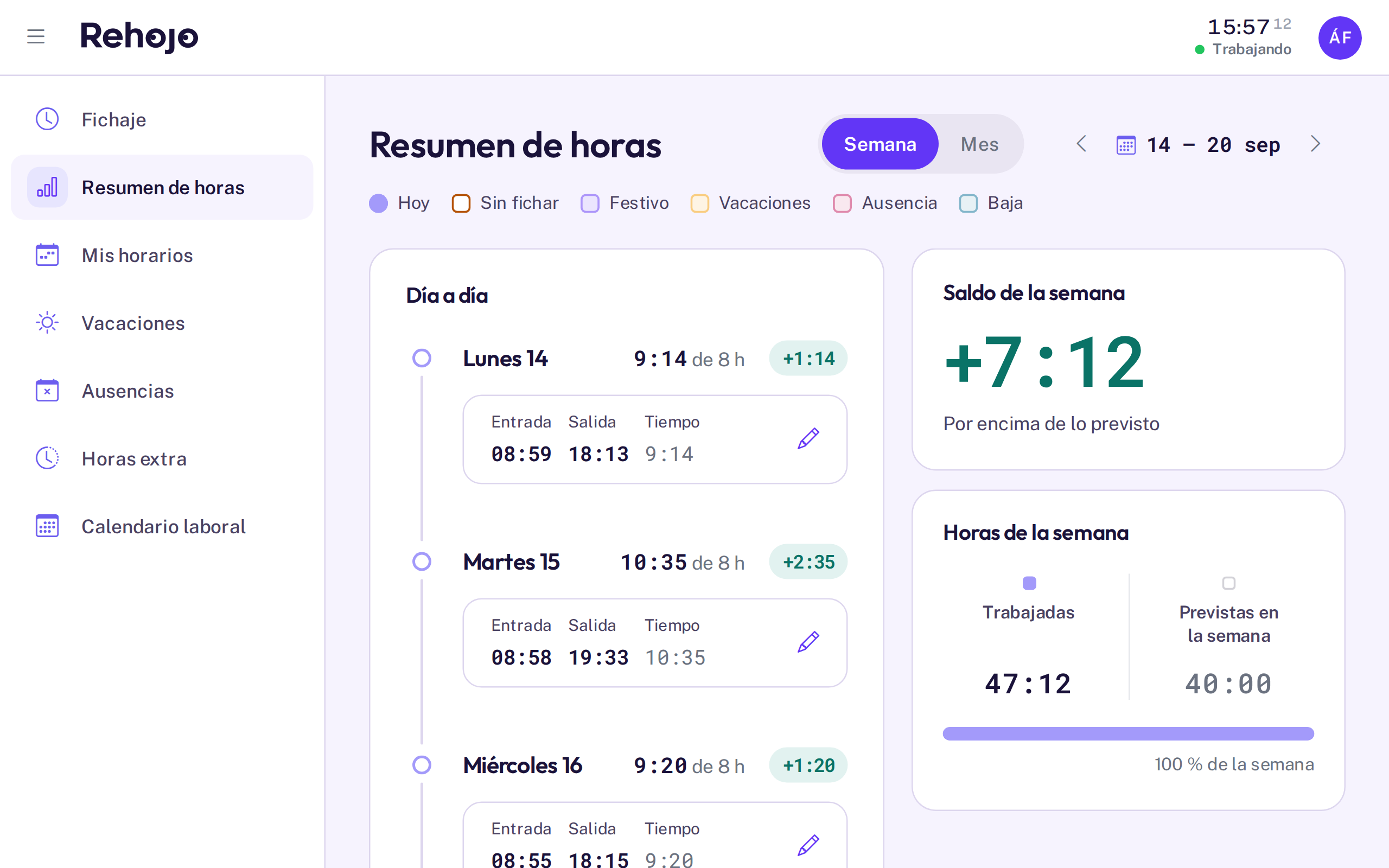 Panel de horas de Rehojo en el navegador, con el balance del periodo en verde y el detalle por día, junto al registro de horas extra en el móvil (datos de ejemplo)